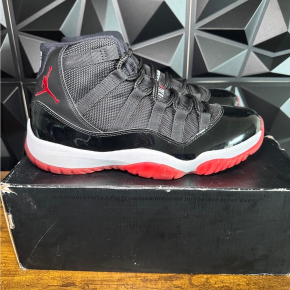 Jordan 11 Bred (2012) 7M/8.5W - Picture 2 of 8